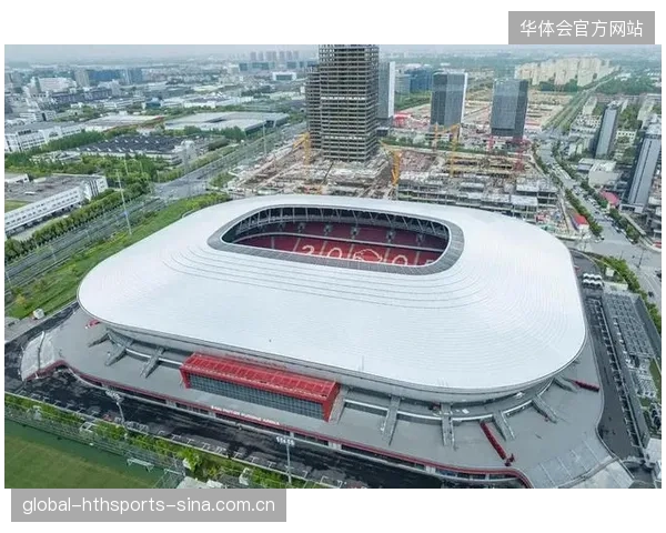 中超冠军点：10月17日晚大连只要不赢，蓉城不用踢就夺冠——战略思维与球迷心声的双重解读